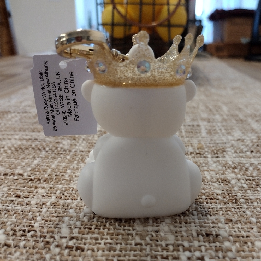 Bath and Body Royal Princess Polar Bear Pocketbac holder 2021 - Picture 2 of 5